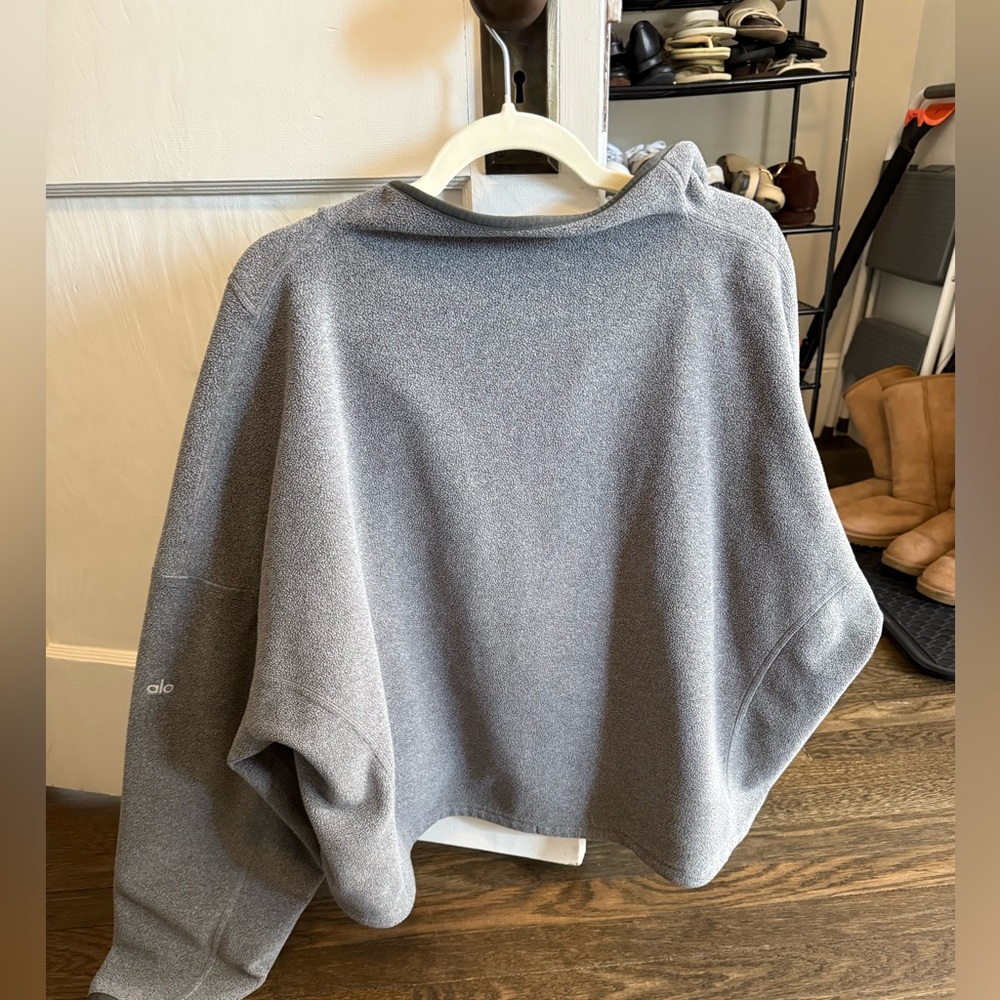 Alo Yoga Fleece - Picture 2 of 2